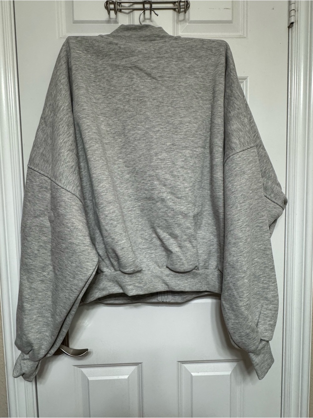 Blogilates Marshmallow Bomber Jacket Size Large Gray Activewear Athleisure Zip - Picture 6 of 7